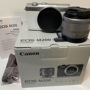 Canon EOS M200 EF-M15-45 IS STM Kit. LIKE NEW